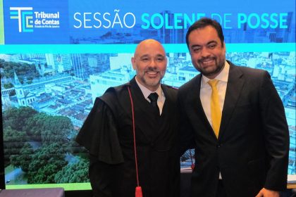 Márcio Pacheco e Cláudio Castro, na posse do conselheiro como presidente do TCE-RJ