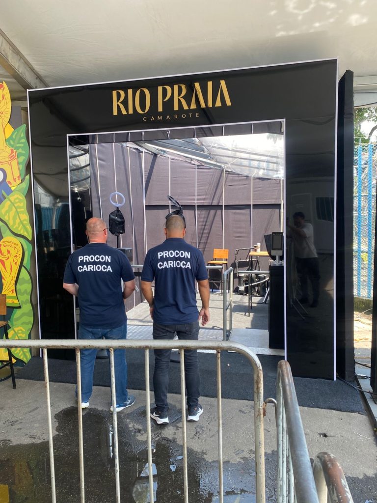 Procon Carioca notifica Camarote Rio Praia por superlotação e dá 24 horas para que clientes afetados sejam ressarcidos 62 Pasta municipal deu prazo de 24 horas para camarote explicar situação