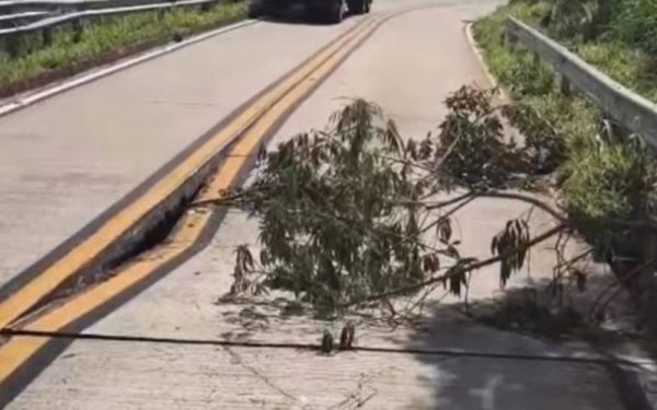 Buraco de um metro de profundidade fecha BR-495, na altura de Petrópolis 62 WhatsApp Image 2026 02 23 at 12.08.22 e1771860810272