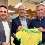 O coordenador-geral-executivo das seleções masculinas da CBF, Rodrigo Caetano, o deputado estadual Fred Pacheco e o técnico Carlo Ancelotti