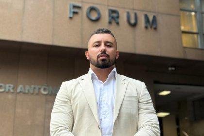 Yuri Moura no TJ-RJ após julgamento da queixa-crime movida por Cláudio Castro.