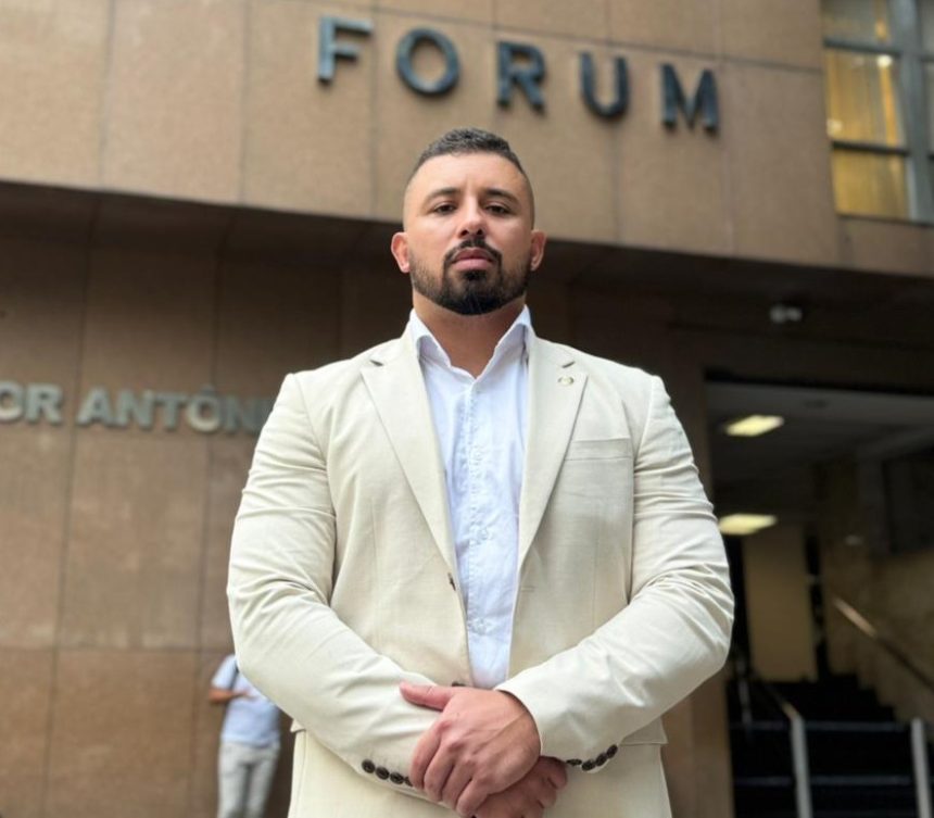 Yuri Moura no TJ-RJ após julgamento da queixa-crime movida por Cláudio Castro.