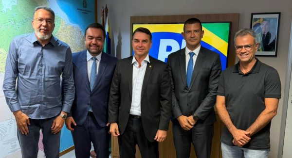 Cúpula do PL confirma chapa formada por Douglas Ruas e Rogério Lisboa para outubro; candidato ao mandato-tampão ainda é dúvida 48 A chapa do PL: Márcio Canella e Cláudio Castro, candidatos ao Senado; Flávio Bolsonaro, à Presidência da República; Douglas Ruas ao governo do estado e Rogério Lisboa como vice