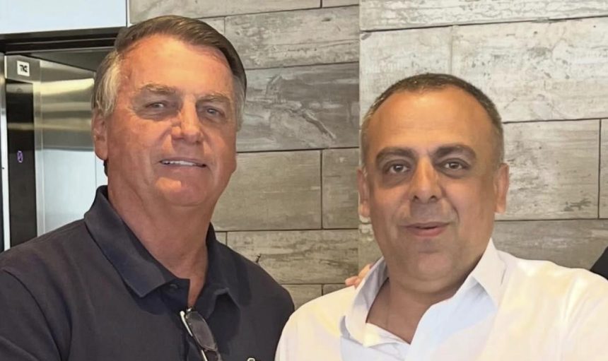 Jair Bolsonaro e Anderson Luis de Moraes: secretário do Rio está entre os aliados autorizados por Alexandre de Moraes a visitar o ex-presidente na Papuda.