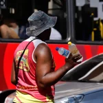 Vendedor de água no Rio durante dia de calor 2
