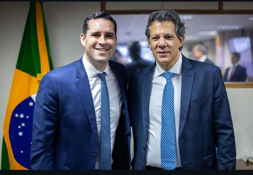 Eduardo Cavaliere e o ministro da Fazenda, Fernando Haddad, durante reunião sobre projetos para o Porto Maravilha.