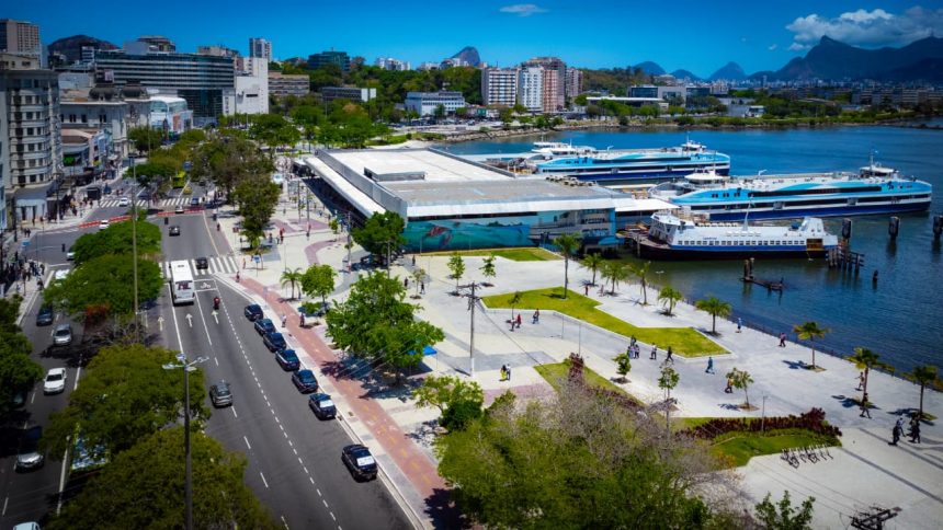 Imagem aérea a orla do Centro de Niterói