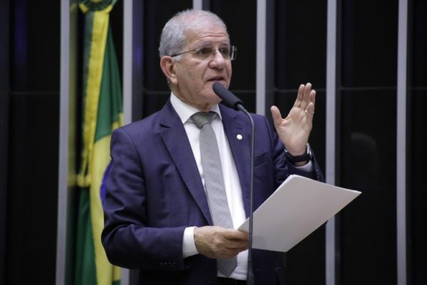 Ex-deputado Chico D'Angelo, que integrou PDT e agora faz parte do PT