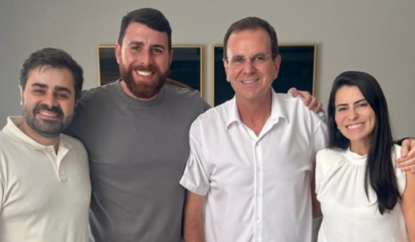 Deputado Vinicius Cozzolino, prefeito de Magé Renato Cozzolino, prefeito do Rio Eduarod Paes e vice-prefeita de Magé Jamile Cozzolino