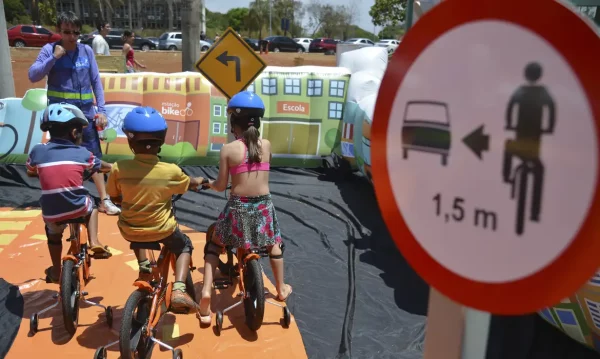 Deputado propõe que escolas passem a incluir ‘educação no trânsito’ como disciplina obrigatória no Rio