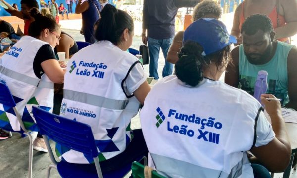 Servidoras da Fundação Leão XIII realizam atendimento