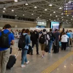 Passageiros embarcam no Galeão