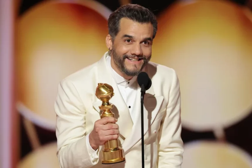 Wagner Moura com o Globo de Ouro: premiação internacional terá edição oficial no Rio a partir de 2026.