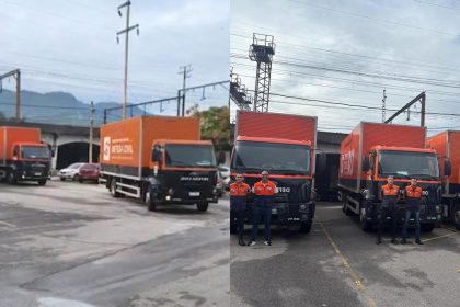 Caminhões da Defesa Civil saindo para entregar kits de ajuda para municípios afetados por chuvas