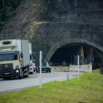 Justiça Federal condena Concer e ANTT a pagar R$ 300 mil por cratera na BR-040, em Petrópolis