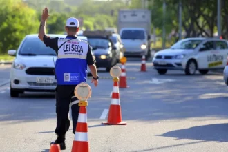 Lei Seca terá 50 blitzes no carnaval e vai fiscalizar motoristas de carros alegóricos