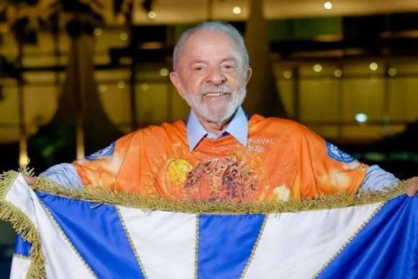 Presidente Luiz Inácio Lula da Silva é tema de samba-enredo da Acadêmicos de Niterói para o Carnaval de 2026, alvo de questionamento do Partido Novo no TSE.