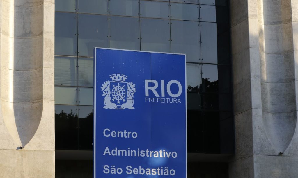 Prefeitura do Rio cassa aposentadoria de médico veterinário por infrações graves