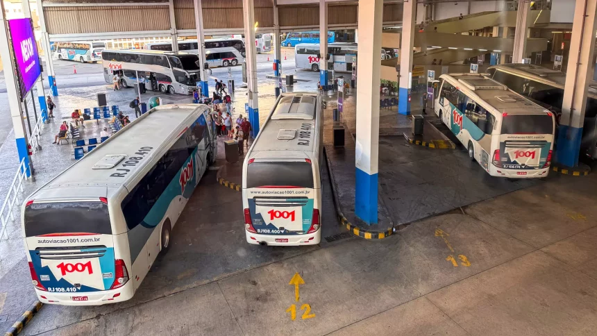 Ônibus intermunicipais em terminais do Rio