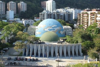 Terreno onde funciona o Planetário do Rio será usado para quitar dívidas trabalhistas da Cehab, decidiu a Justiça do Trabalho.