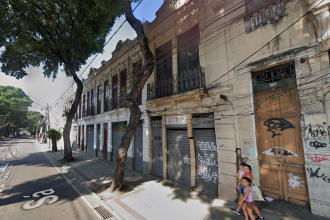 Fachada de prédios na Rua Salvador de Sá, no Centro do Rio