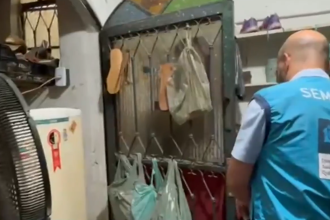 Agentes da prefeitura encontraram idoso em imóvel com quatro metros quadrados