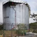 Tanque de combustíveis da Vibra após explosão em Volta Redonda