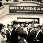 O governador da Guanabara, na inauguração do Museu da Imagem do Som (MIS) em 1965: preservação da memória e da identidade carioca (Foto: Reprodução / Acervo MIS