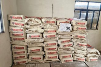 Depósito de farinha operado por traficantes em Caxias