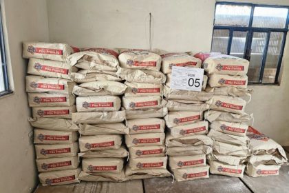 Depósito de farinha operado por traficantes em Caxias