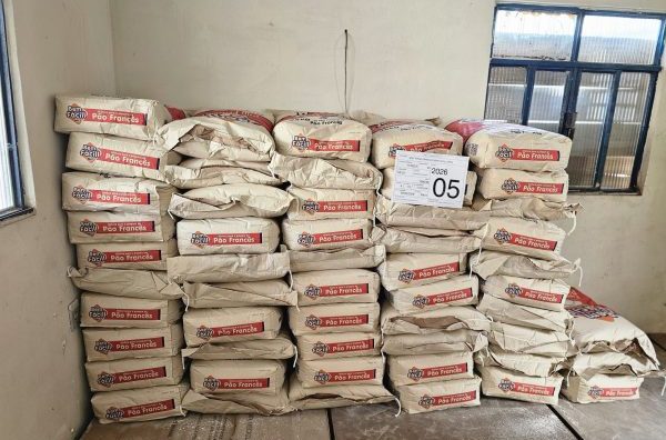 Depósito de farinha operado por traficantes em Caxias