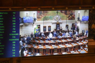 Fim da escala 6x1 em contratos da prefeitura entra em debate na Câmara do Rio