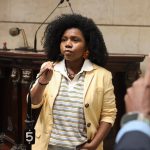 Vereadora Thais Ferreira leva denúncia de ataques de ódio ao secretário de Polícia Civil