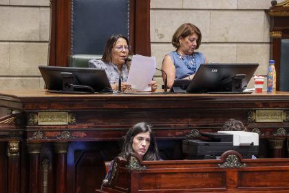 Vereadoras presidem as sessões plenárias na Câmara do Rio durante a Semana da Mulher