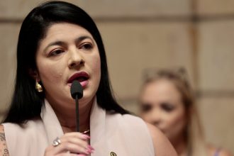 Vereadora Alana Passos defende na Câmara do Rio que trans não são mulheres: 'Me respeitem como mulher fêmea'