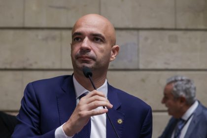 ‘Vergonha’: líder do governo Paes sai em defesa de Salvino Oliveira e mantém ofensiva a Cláudio Castro