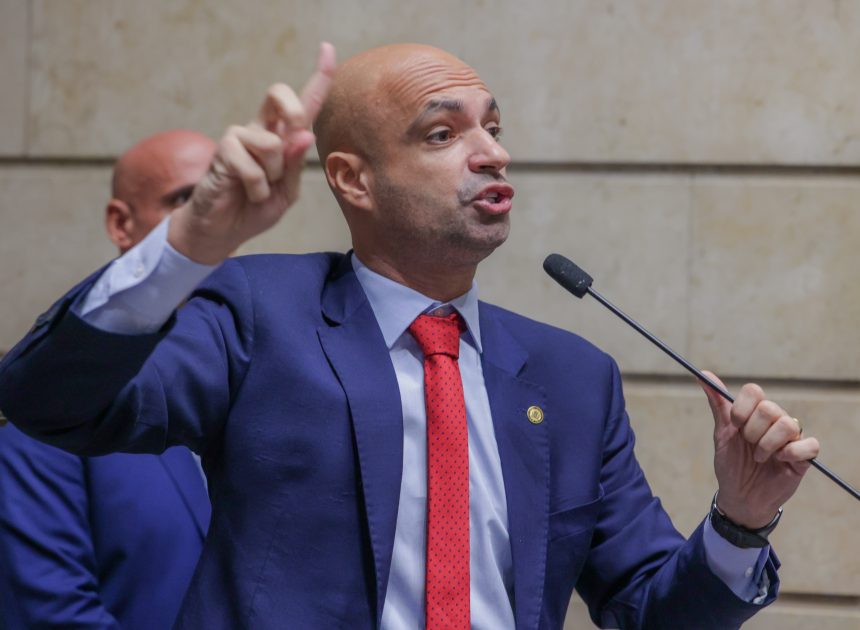 ‘Vergonha’: líder do governo Paes sai em defesa de Salvino Oliveira e mantém ofensiva a Cláudio Castro