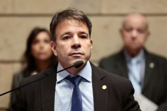 Presidente da Câmara do Rio entra em cena após PSD tentar derrubar sessão em protesto à prisão de Salvino Oliveira