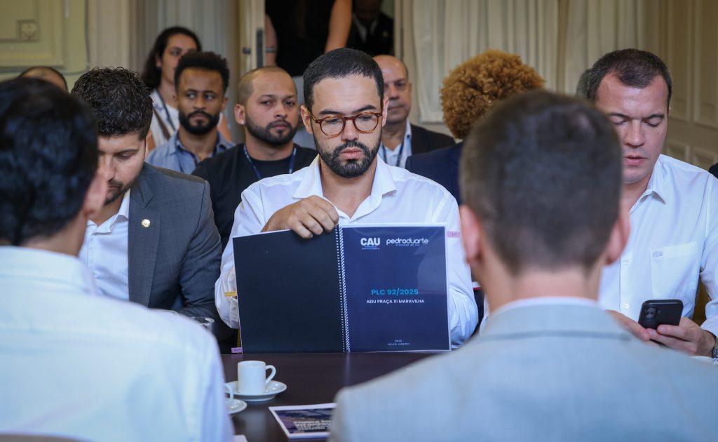 Vereadores levam preocupações à prefeitura sobre o projeto Praça Onze Maravilha 63 55180036546 06fb2cba4b o