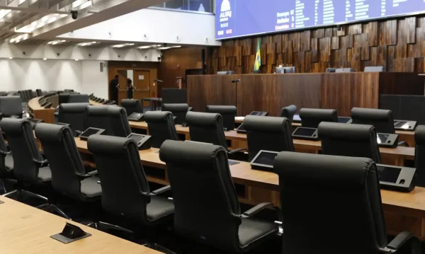 PL vai ao STF para garantir que presidente da Assembleia Legislativa do Rio assuma o governo; ação cita a Constituição