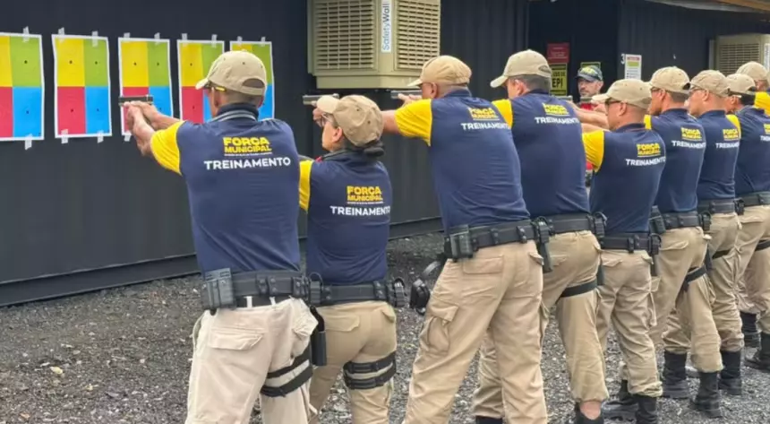 Agentes da Força Municipal em treinamento