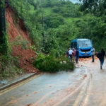 Deslizamento de terra na RJ-125, na altura de Japeri