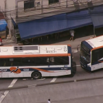 Quatro ônibus são atravessados na Praça Seca; Avenida Cândido Benício é totalmente fechada