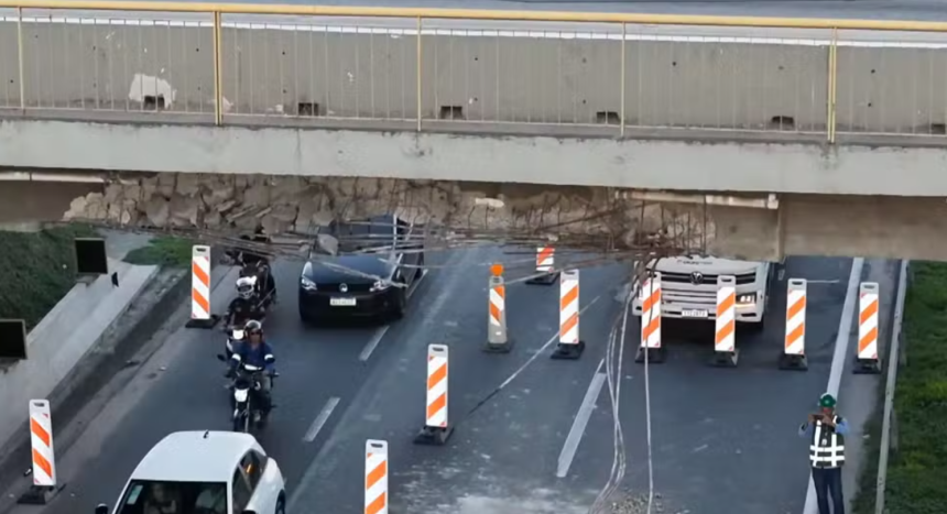 Viaduto atingido em colisão na Via Dutra