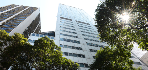 Imobiliária de Jorge Paulo Lemann coloca à venda prédio em Botafogo e arranha-céu City Tower, no Centro