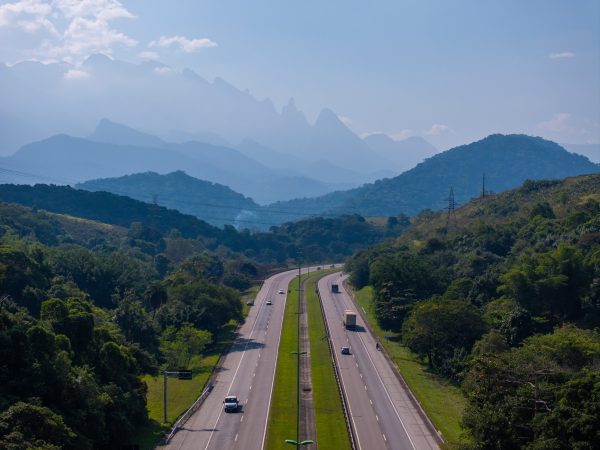 Rodovia Presidente Dutra terá interdição total para obras nesta terça-feira (03)