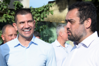 Setor de transporte de cargas se reúne com Cláudio Castro, Douglas Ruas e cúpula da segurança pública