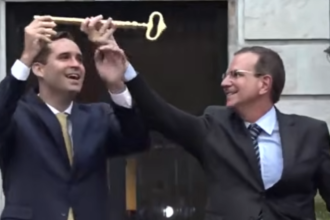 De Eduardo para Eduardo: Paes passa o bastão da prefeitura a Cavaliere e dá o tom de sua campanha ao governo do estado