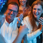 Homenagem à primeira-dama Cristine Paes é aprovada na Câmara do Rio; PL torce o nariz