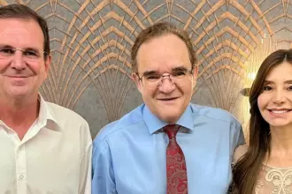 Paes reforça laços com líderes da gigante Assembleia de Deus em Madureira